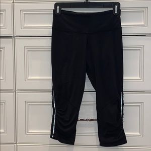 Black lululemon cropped leggings